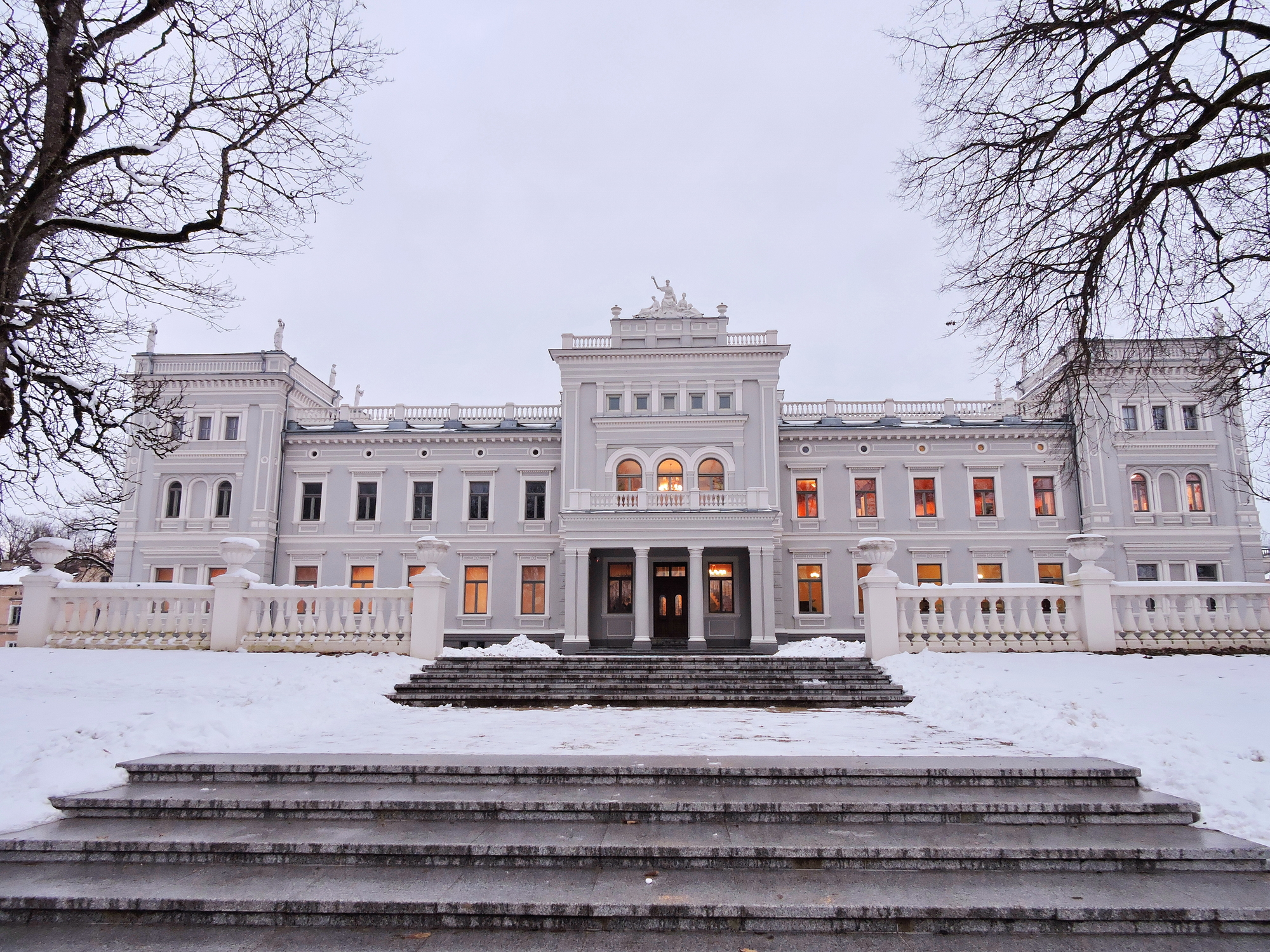 Plunge Manor, Lithuania